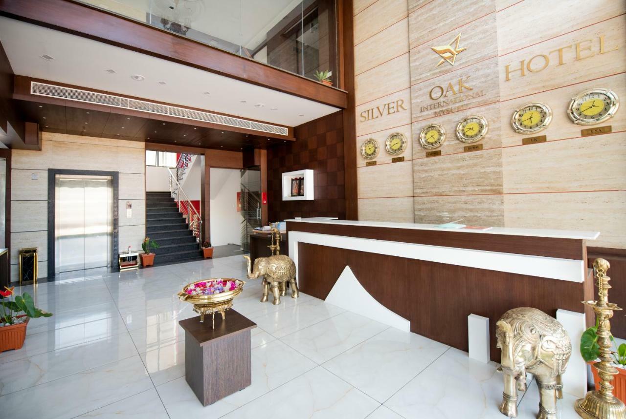 Silver Oak Hotel Майсуру Екстер'єр фото